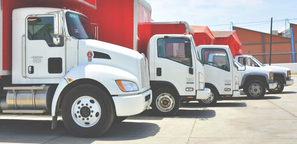 Flota de tractocamión, camiones y camionetas de reparto